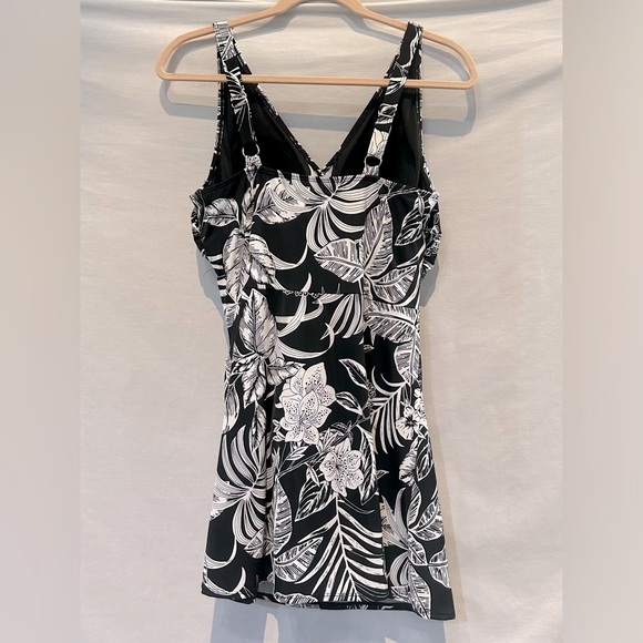 NWOT - D & Co. Beach V-Neck Wrap Front Swim Dress - Size 12 - Picture 3 of 8